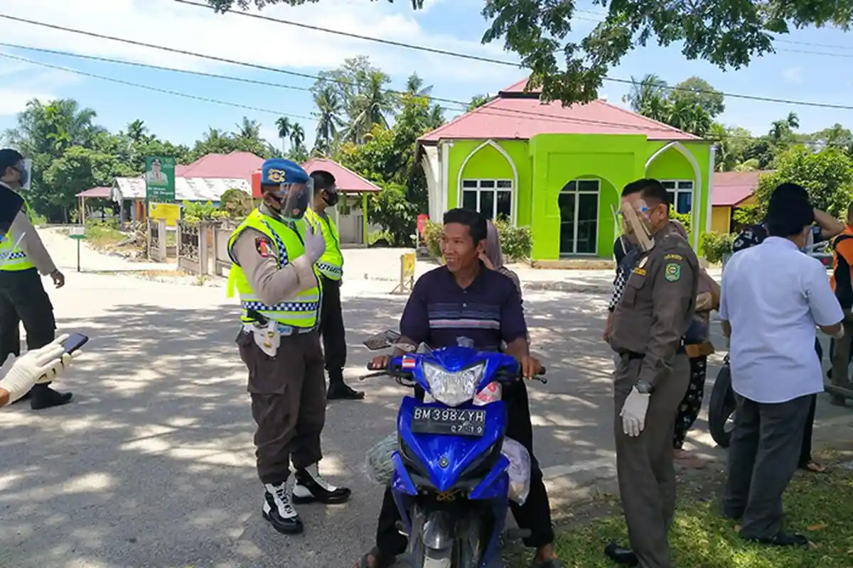 Tujuh Orang Tak Pakai Masker Ditegur Tim Yustisi Kecamatan Sungai Apit, Cegah Penularan Covid-19