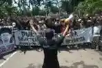 Suporter Persebaya 1927 Demo Dukung Menpora