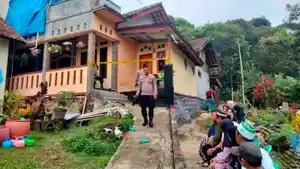 Jenazah-seorang-hansip-ditemukan-di-rumahnya-di-Kuningan-Jawa-Barat.jpg