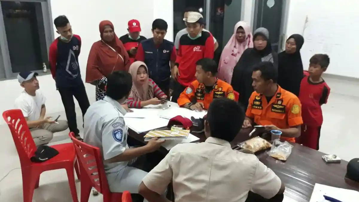 KMP Lestari Maju yang Memuat Ratusan Orang Tenggelam di Selayar