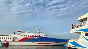 Kapal-Fery-domestik-dengan-lumbung-Dumai-Expres-mengangkut-pemudik.jpg