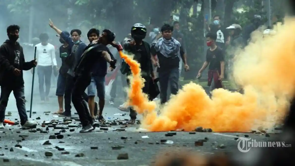 Tolak UU Cipta Kerja, 27 Pendemo Reaktif Covid-19, 22 Orang Langsung Dikirim ke Wisma Atlet