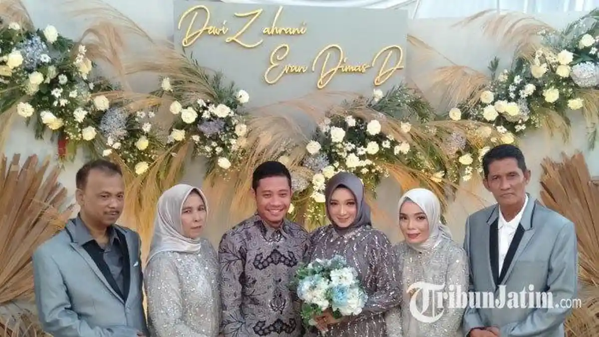 Potret Istri Pemain Timnas Indonesia, Evan Dimas Nikahi Gadis Cantik Ini, Kerjaannya Tak Main-main