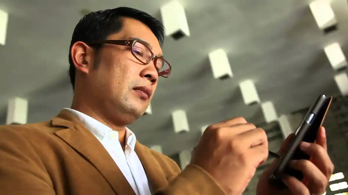 Instagram Ridwan Kamil - Ngakak! Kang Emil Dijadikan Ikan Paus Oleh Sepasang Pemuda Ini