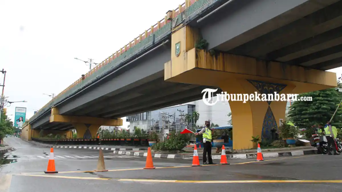 FOTO: Penutupan Ruas Jalan di Pekanbaru Guna Memaksimalkan PSBB - foto_penutupan_ruas_jalan_di_pekanbaru_guna_memaksimalkan_psbb_1.jpg