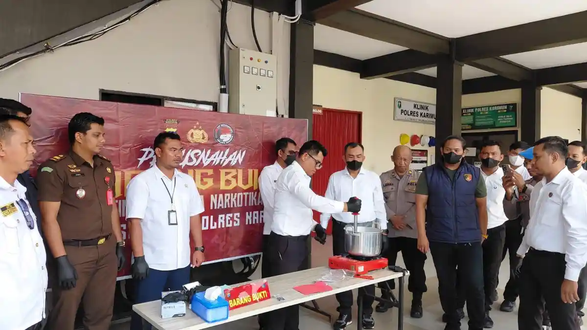 Polres Karimun Musnahkan 747,26 Gram Sabu dengan Cara Direbus dalam Air Mendidih - Tribunbatam.id
