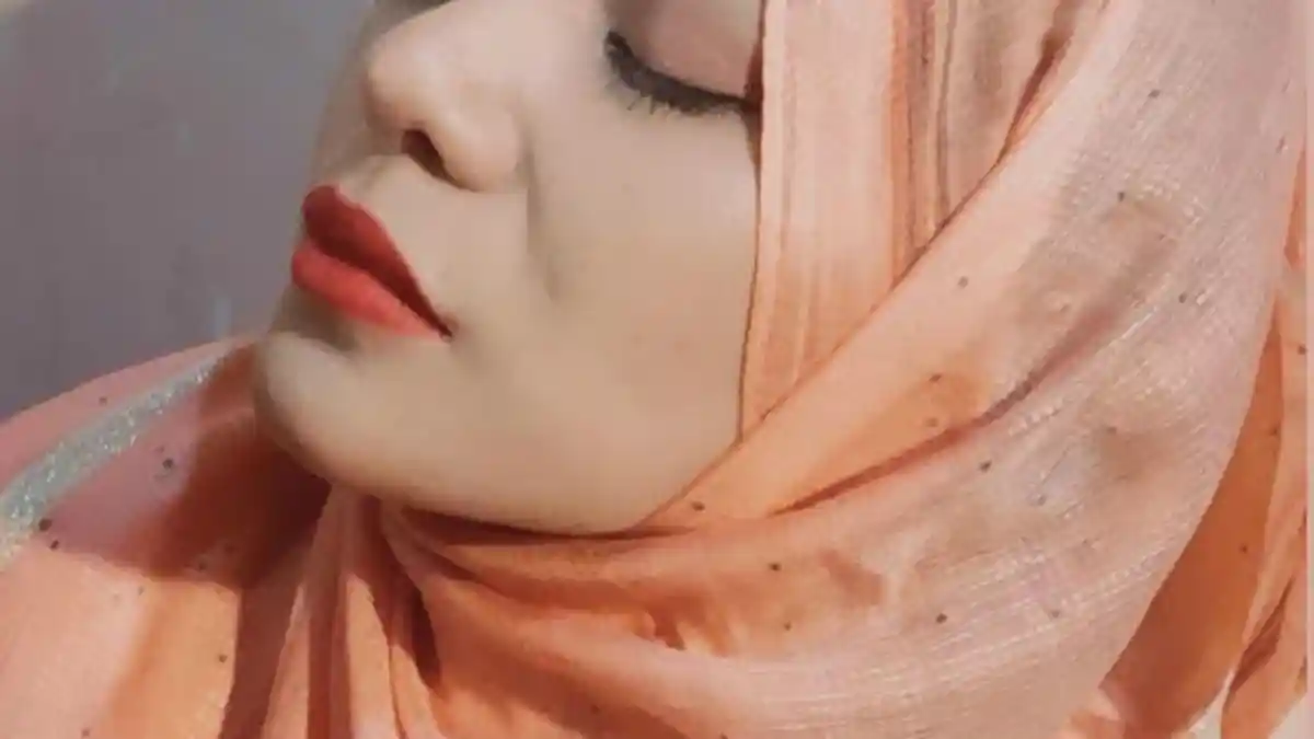 DJ Cantik ini Tampil Berhijab Usai Mimpi Meninggal Dunia dan Ditangisi Keluarga