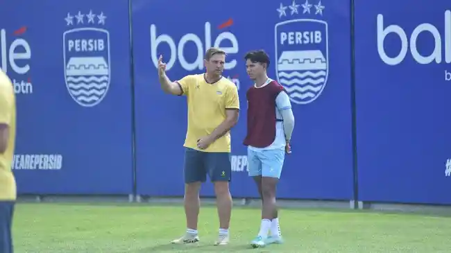 Bek-PERSIB-Achmad-Jufriyanto-menekankan-penti.jpg