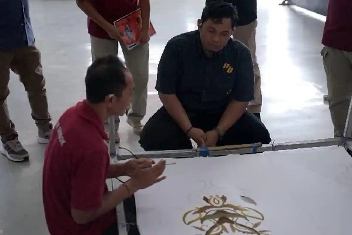 Stafsus Menkumham Lihat Proses Pembuatan Cukli dan Batik Gembok di Lapas Lombok Barat