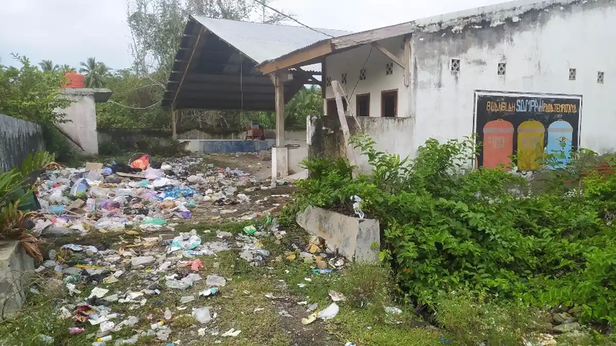 Sampah di TPA Tanjung Babia Pasangkayu Tidak Terurus