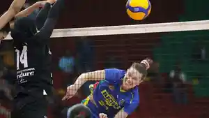 FINAL-FOUR-Aksi-pevoli-Jakarta-Electric-PLN-Kelsey-Robinso-saat-melakukan-smes.jpg