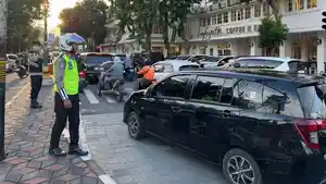 arus-lalu-lintas-di-Simpang-Rajabali-Kayutangan-Kota-Malang-yang-mengarah-ke-Jalan-Semeru.jpg