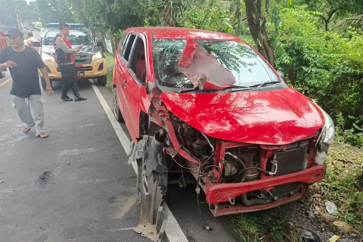 Kecelakaan di Jalur Tengkorak Bali, Libatkan 3 Kendaraan, Pemotor Tabrak Mobil yang Sedang Melintang
