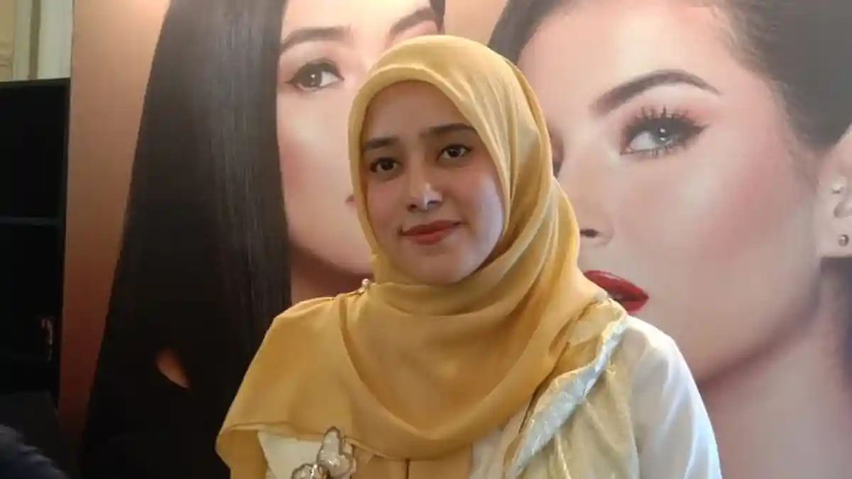 Sudah Sebulan Suaminya Dirawat di Rumah Sakit, Fairuz A Rafiq Rela Tidak Bekerja: Ini Musibah