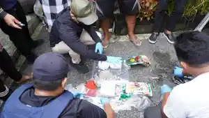 Penggeledahan-rumah-tersangka-residivis-narkotika-di-Kota-Denpasar-dilakukan-oleh-petugas-BNNP-Bali.jpg