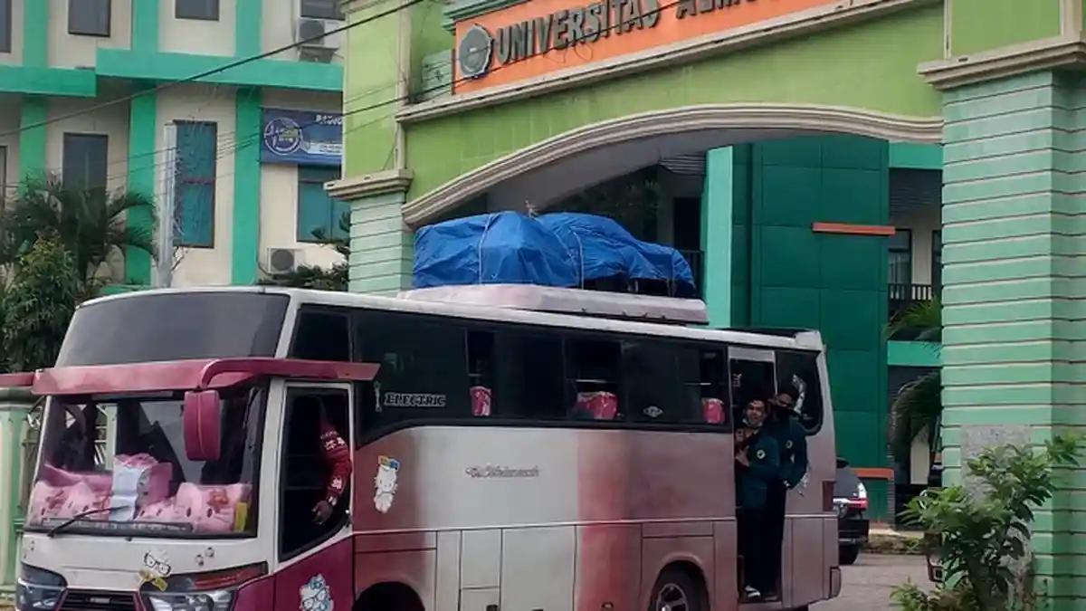 250 Mahasiswa Unmuslim KKM ke Desa Lokasi Banjir di Aceh Utara, Diantar Sembilan Bus