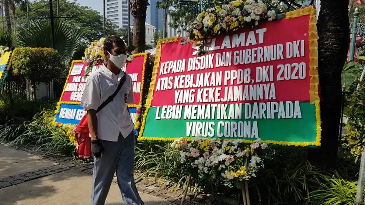 VIDEO: Kesal PPDB Passing Grade Umur, Orangtua Murid Datangi Fraksi PAN DPRD DKI
