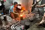 125 Usaha Pandai Besi di Dalangan Wonosobo Tetap Bertahan di Tengah Kenaikan Harga Arang