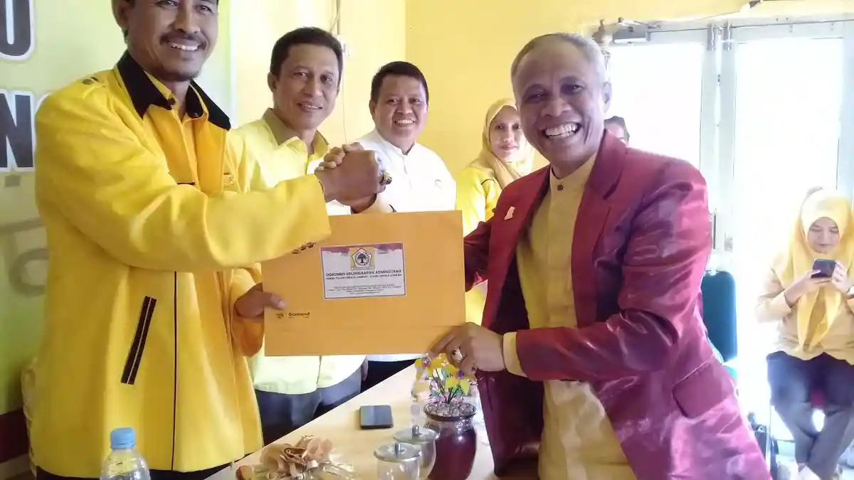 Wabup dan Mantan Wabup Pangkep Kembalikan Formulir di Golkar
