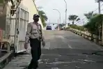 Seragam-satpam-dinilai-terlalu-mirip-seragam-polisi-diganti-dari-warna-cokelat-jadi-krem.jpg