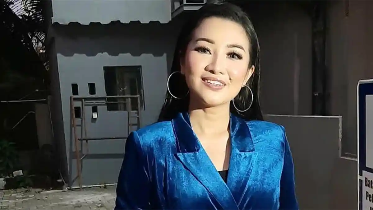 Tak Manggung Selama Pandemi Virus Corona. Fitri Carlina Manfaatkan untuk Program Bikin Anak