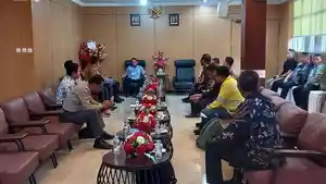 Wali-Kota-Bitung-Hengky-Honandar-bersama-Forkopimda-dan-perwakilan-PT-MSMTTN.jpg