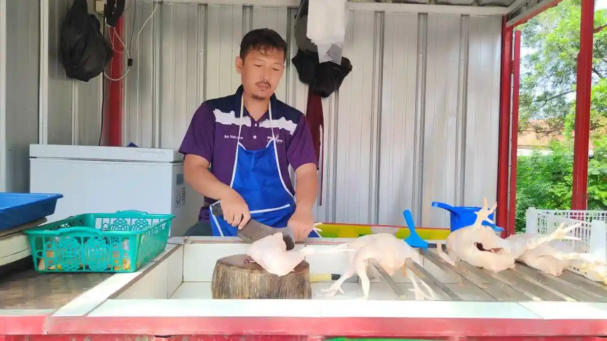 Penjualan Daging Ayam di Indramayu Lesu Imbas Harga Mahal, Pelanggan Kabur