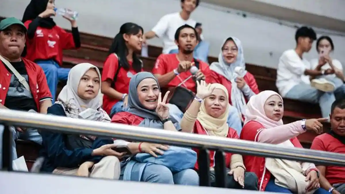 Kasih Ibu Tak Terhalang Jarak, Datang Langsung Dukung Putri Tercinta di DBL East Java Championship