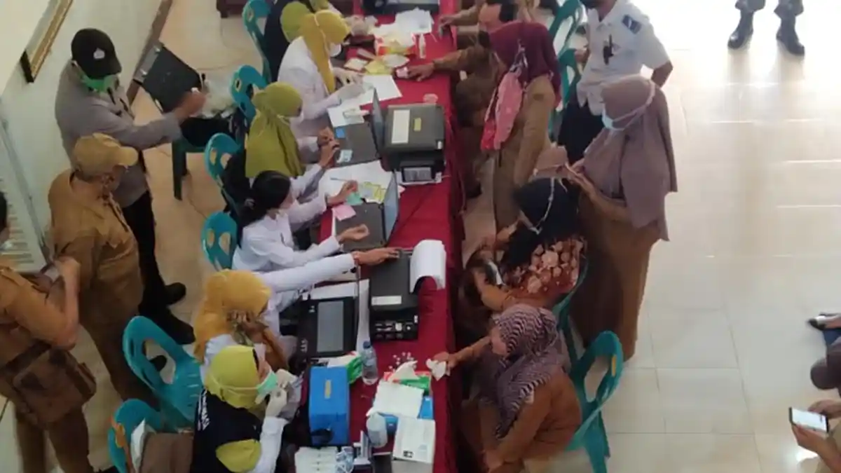 Puluhan PNS Terjaring Razia Vaksin Corona, Tidak Ada Sertifikat Ini yang Dilakukan