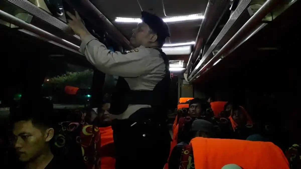 Gelar Operasi Cipta Kondisi, Polisi Polrestabes Semarang Razia Mobil Arah ke Jakarta