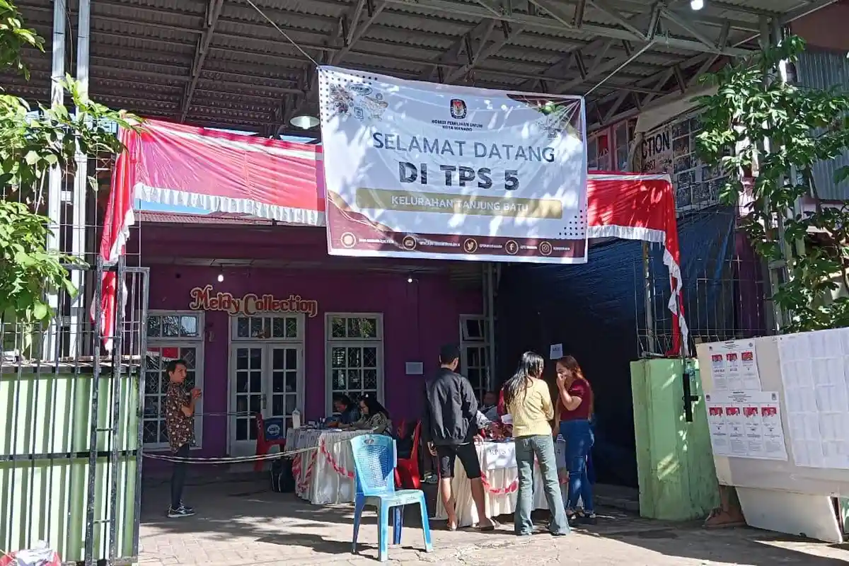 Suasana di TPS 5 Tanjung Batu Kota Manado, Tempat Cagub Sulut Steven Kandouw Akan Mencoblos