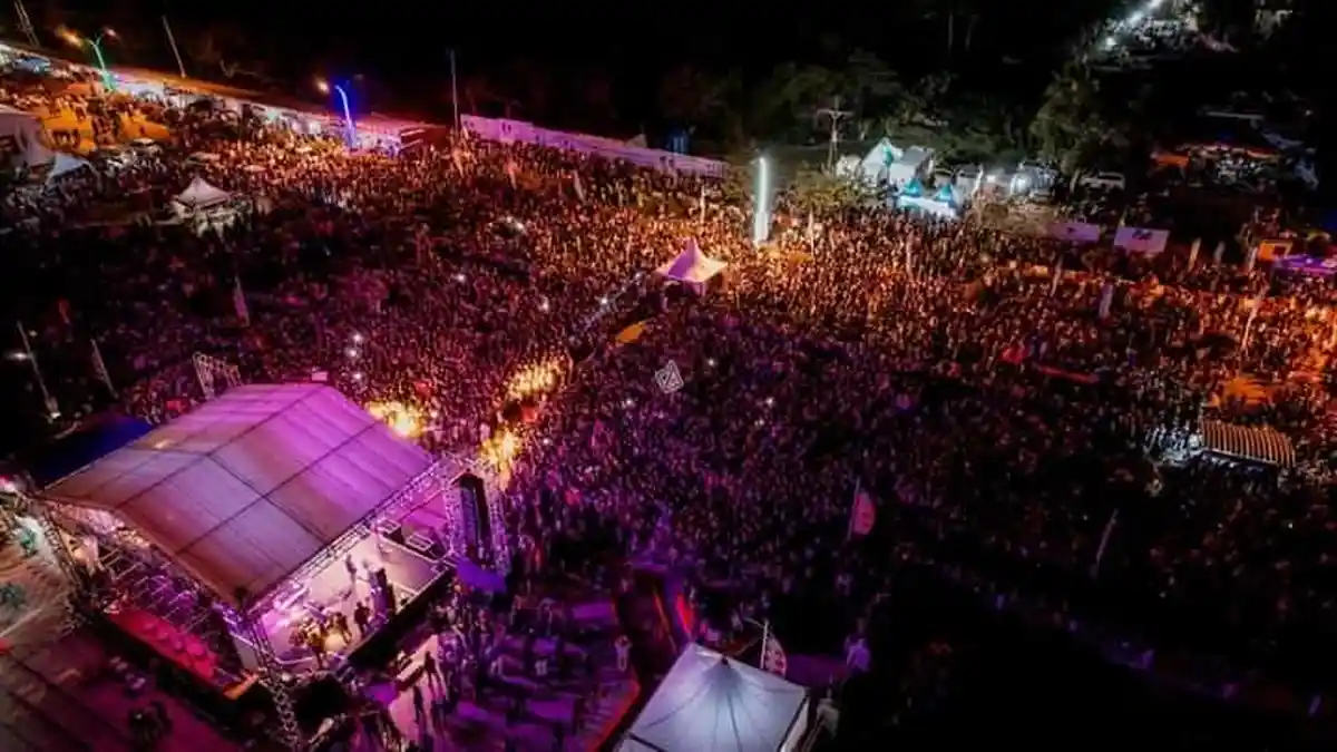 Ribuan Pasang Mata Nikmati Konser Slank Pada Puncak Hari Nusantara Nasional 2023 di Tidore