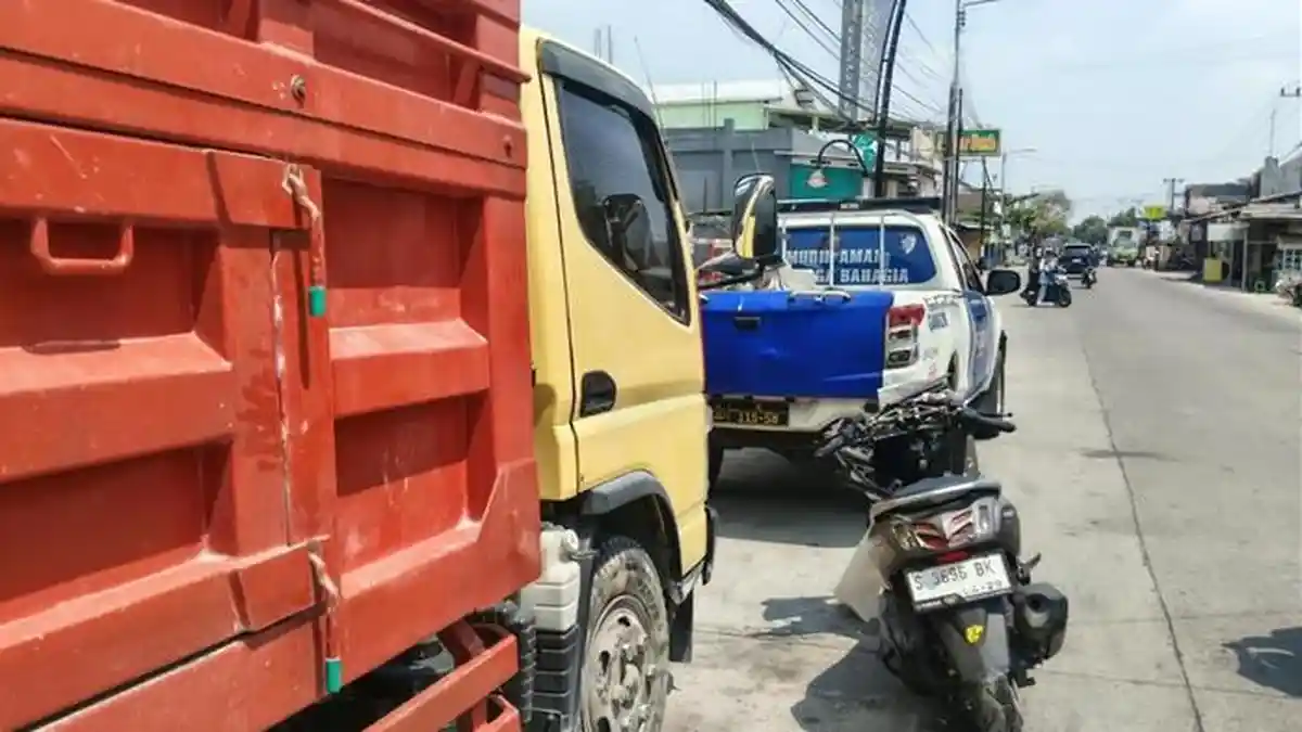 Kecelakaan Maut di Bojonegoro, Yamaha Nmax Ngebut Tabrak Truk Turunkan Muatan, Pemotor Tewas
