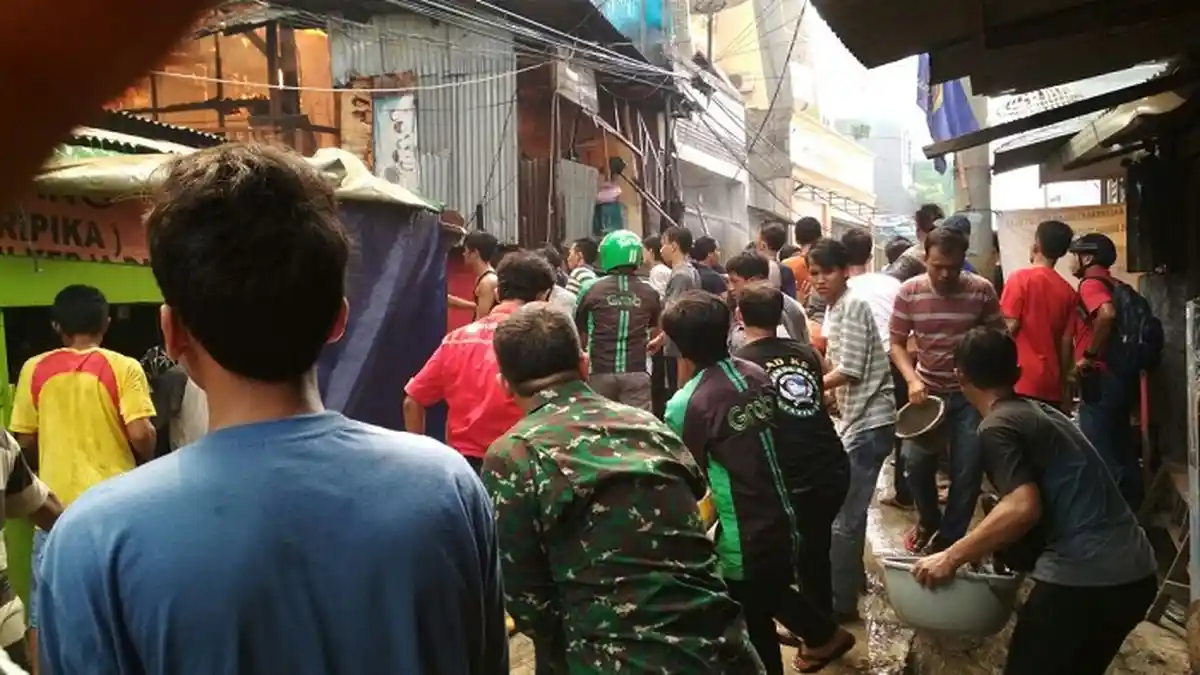 Pemadaman 10 Rumah di Krendang Masih Berlangsung, 22 Unit Damkar Dikerahkan