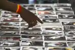 Pilu Pencarian Korban Tabrakan Kereta Api di India