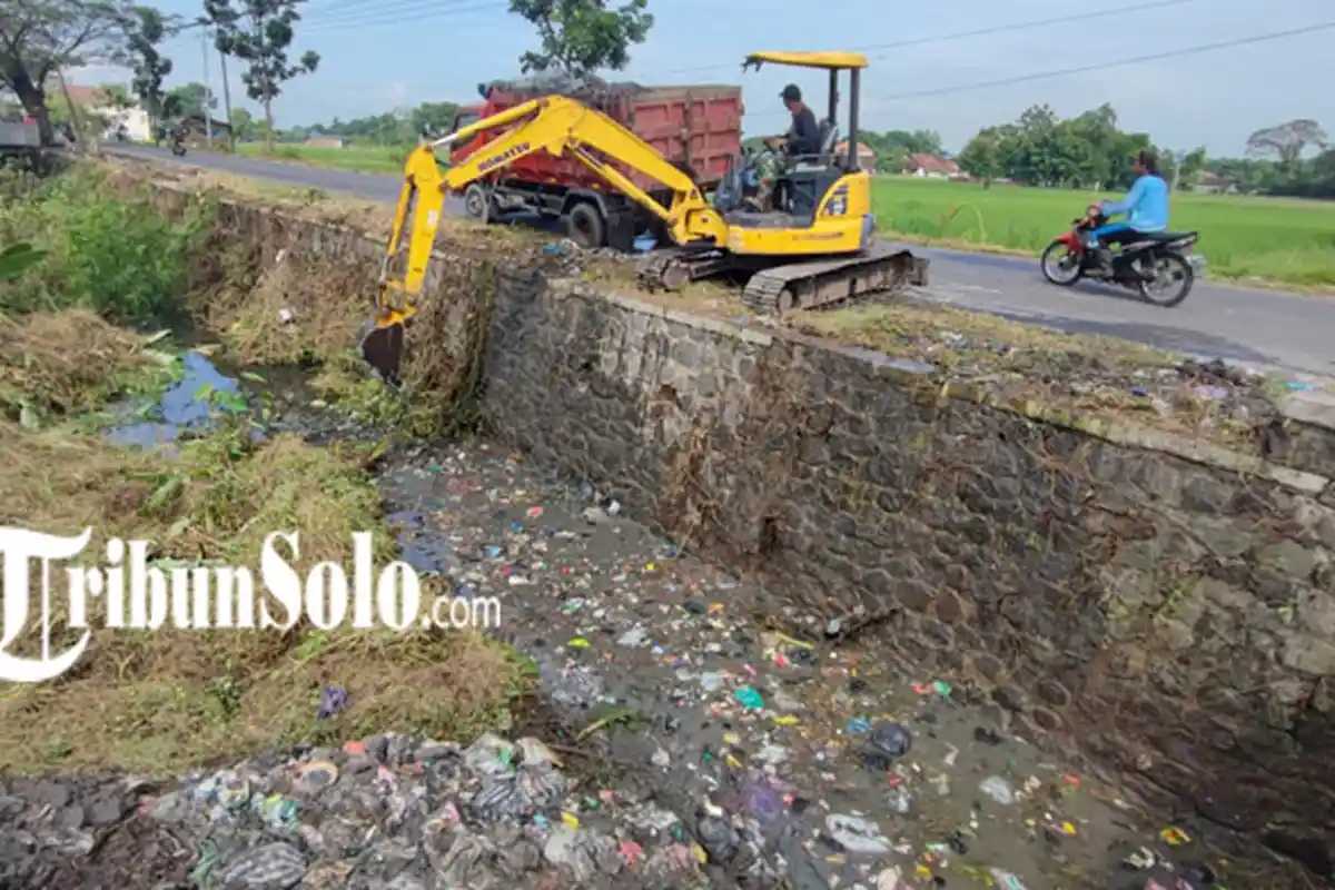 Perguruan Pencak Silat Jaga 24 Jam Bekas TPS Juwiring, Warga yang Buang Sampah Siap-siap Dikejar 