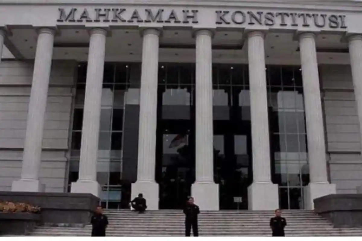 MK Ubah Syarat Capres Cawapres, Almas Tsaqibbirru Pengagum Gibran Rakabuming Raka