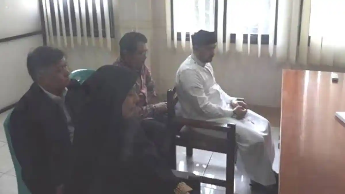 Ternyata Istri Kedua Ustaz Al Habsyi Usianya Lebih Tua