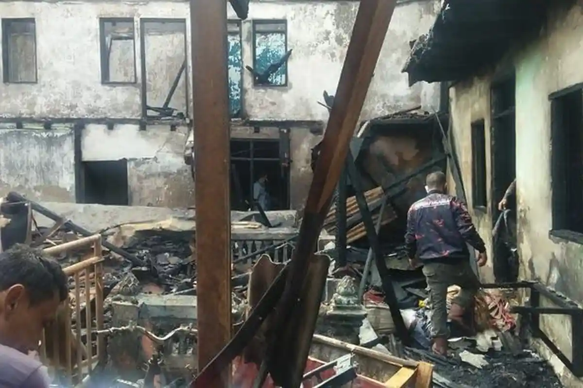 Hujan Mulai Turun Kebakaran Masih Mengintai, Kobaran Api Melumat Dua Rumah di Ciamis Saat Dini Hari