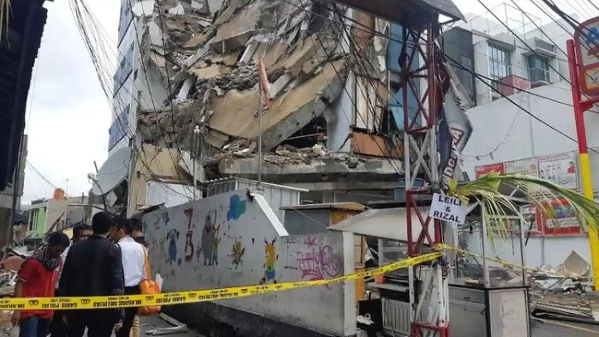 Polisi Bakal Panggil Sejumlah Pejabat Terkait Gedung Roboh di Slipi