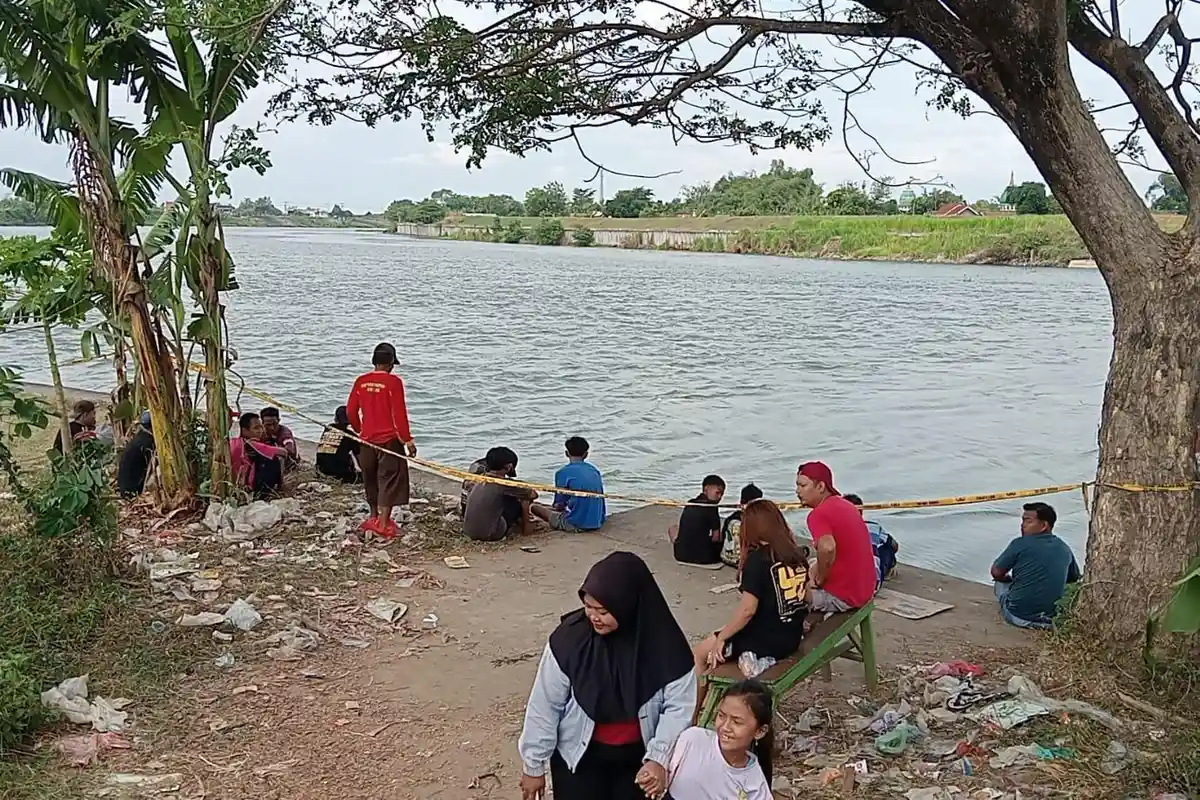 Girang saat Lihat Ikan di Permukaan Sungai Brantas Jombang, Dia Melompat dan Tak Kembali, Hilang!