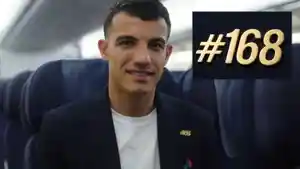 Pemain-Iran-Amirhossein-Hosseinzadeh-mengenakan-pin-168.jpg