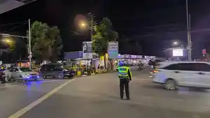 Personel-Satlantas-Polrestas-tampak-sedang-melakukan-pengaturan-arus-lalu-lintas.jpg