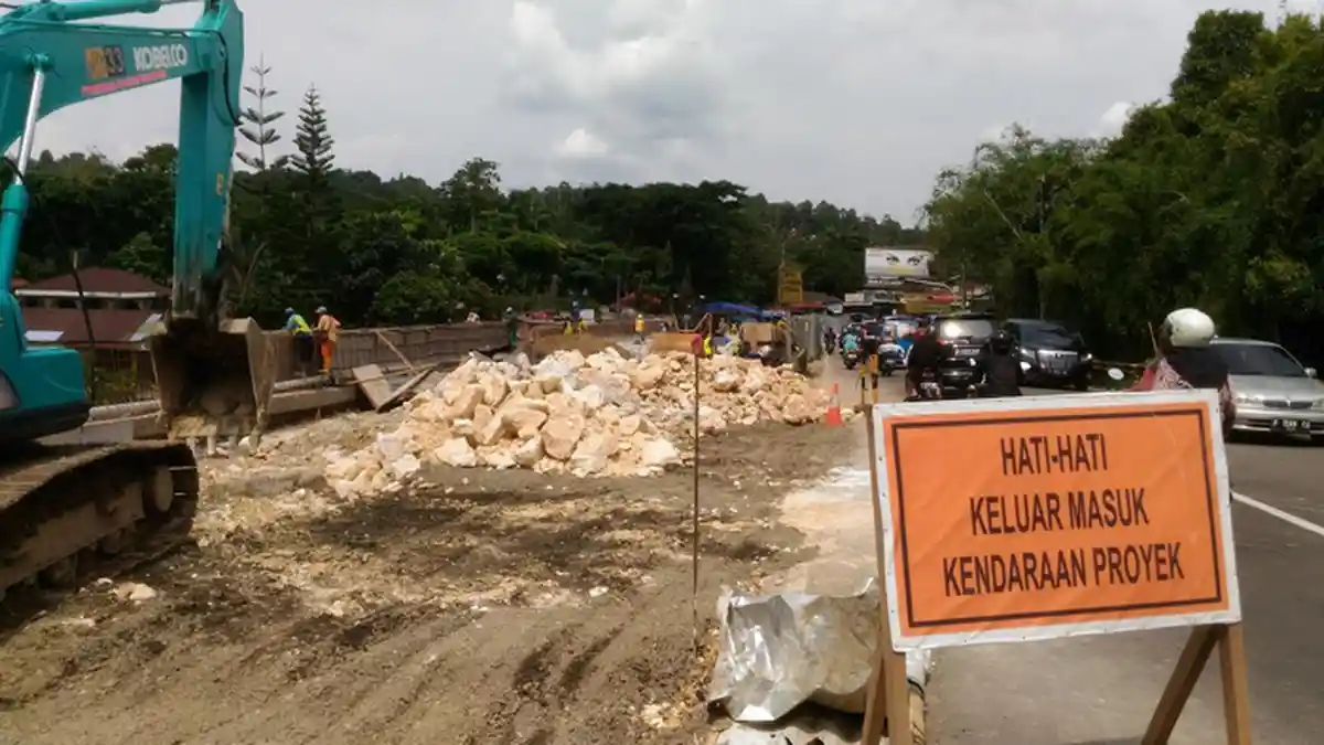 Jelang Libur Natal dan Tahun Baru, Proyek Pelebaran Jalur Puncak Sudah 90 Persen
