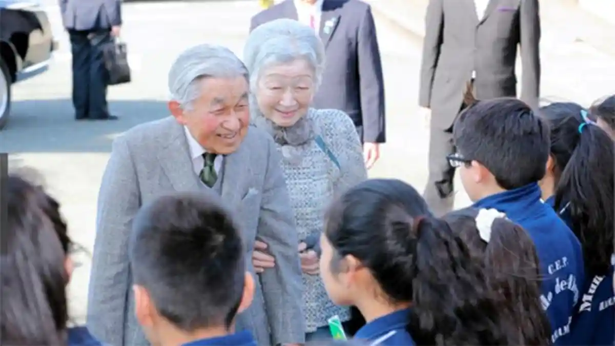 Kaisar dan Permaisuri Kepada Pelajar Asing: Susah Ya Belajar Bahasa Jepang