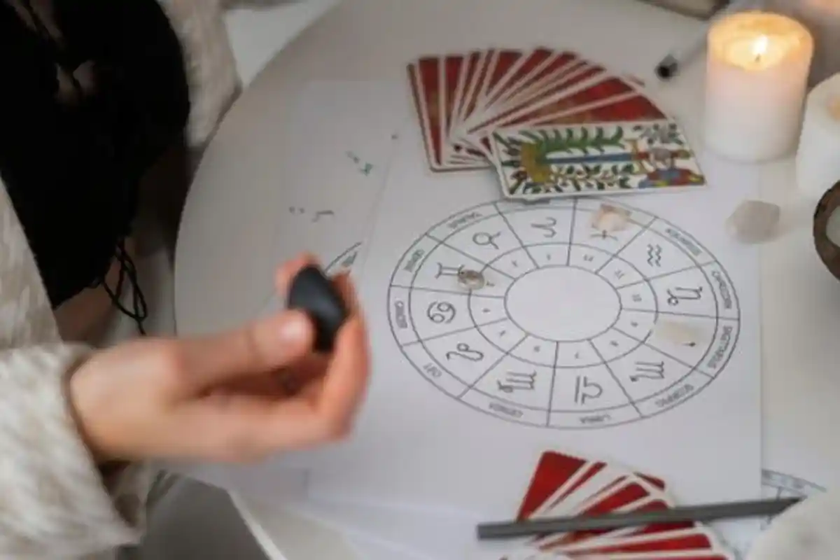 Ramalan Zodiak Besok Sagitarius, Capricorn, Aquarius, Pisces Jumat 31 Oktober 2025: Berpikir Ulang