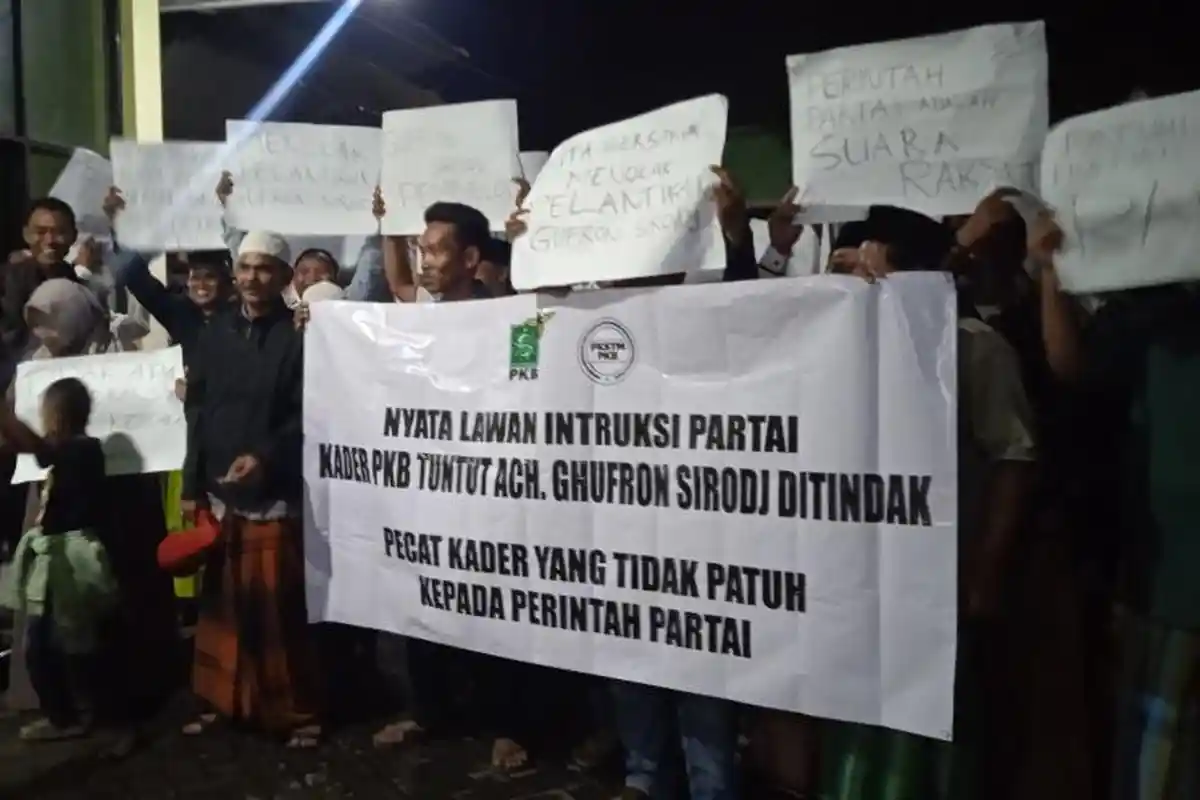 Massa Geruduk Kantor DPC PKB Jember Minta Caleg DPRD RI Terpilih Tidak Dilantik