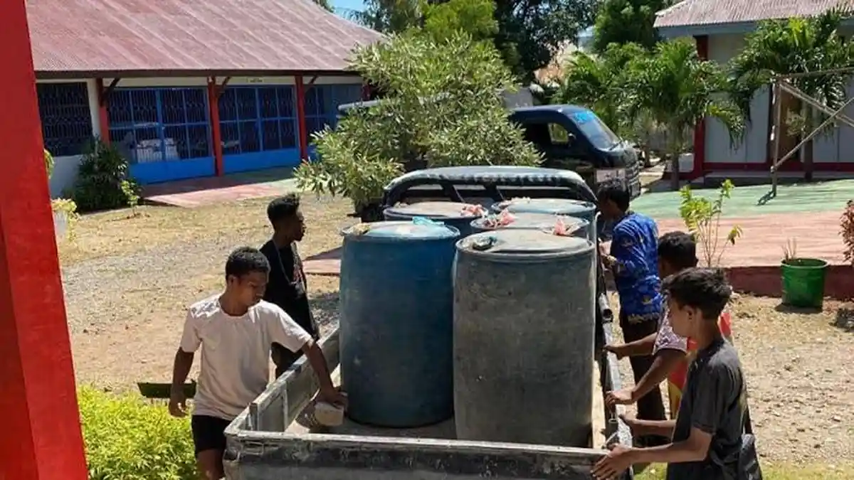 Rupbasan Kupang Keluarkan 2 Ton Minyak Tanah Berdasarkan Putusan Pengadilan