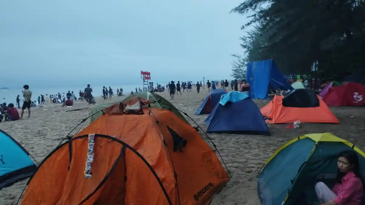 Pengunjung Liburan Lebaran di Pantai Panrita Lopi Kukar Sebanyak 2.500 Orang Perhari