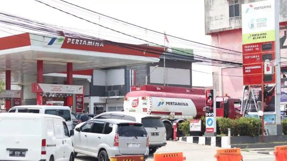 BBM Subsidi Dibatasi Mulai 17 Agustus 2024, Luhut dan Menteri ESDM Beda Pendapat